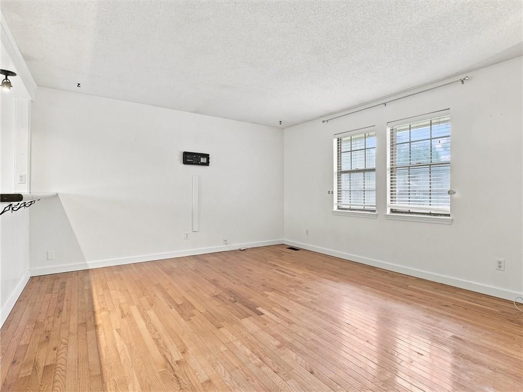 3704 N Woodland Avenue — photo 4