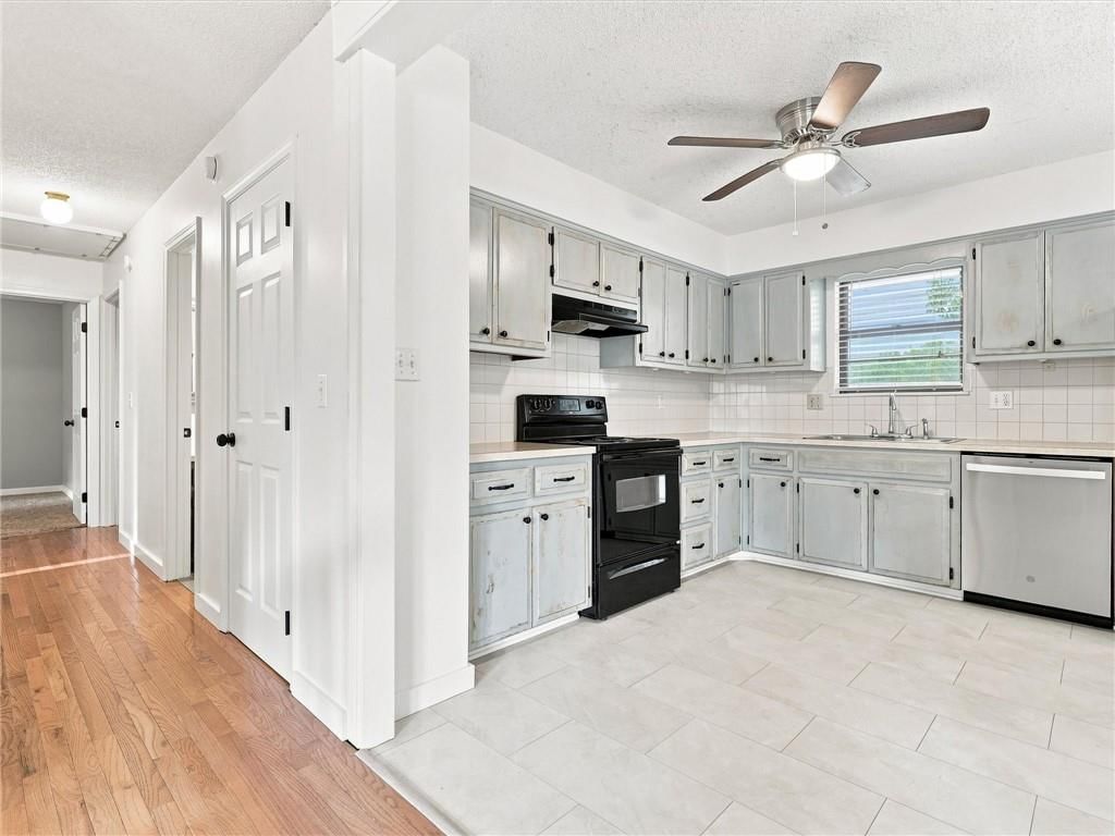 3704 N Woodland Avenue — photo 6
