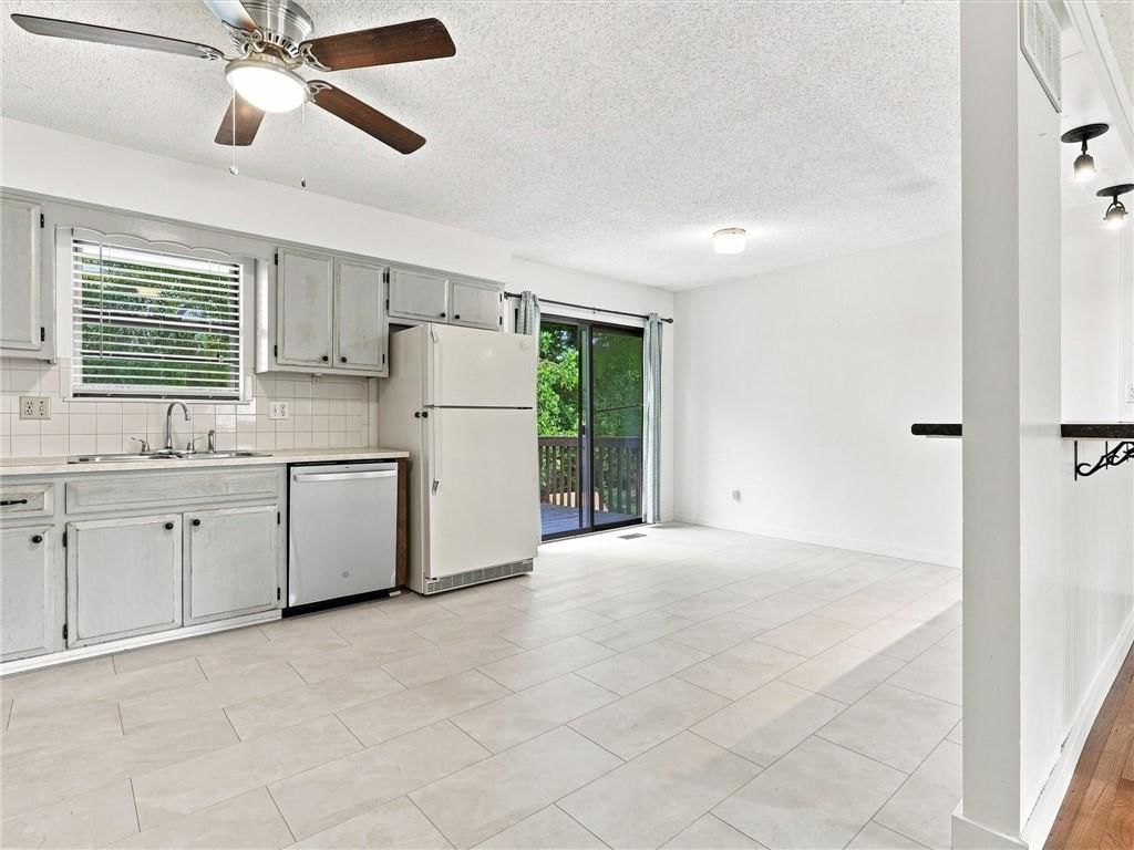 3704 N Woodland Avenue — photo 8