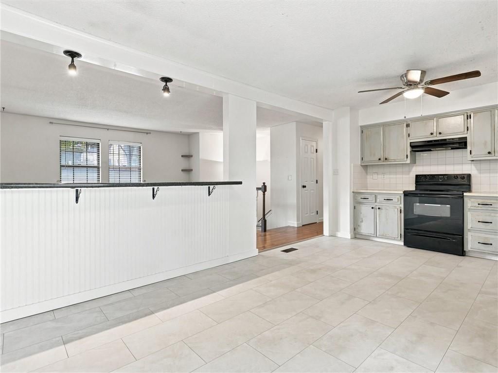 3704 N Woodland Avenue — photo 9