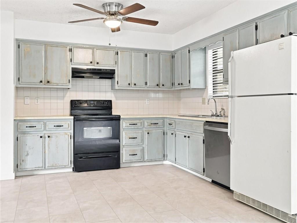 3704 N Woodland Avenue — photo 11