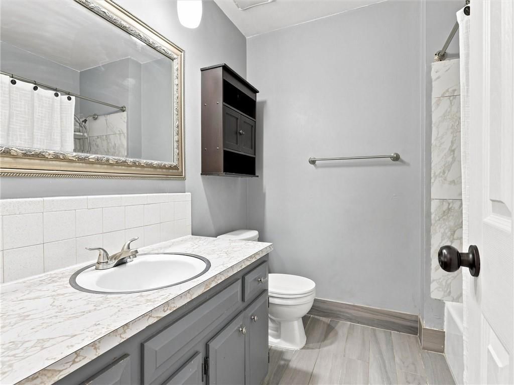 3704 N Woodland Avenue — photo 13
