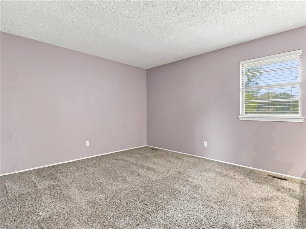 3704 N Woodland Avenue — photo 15