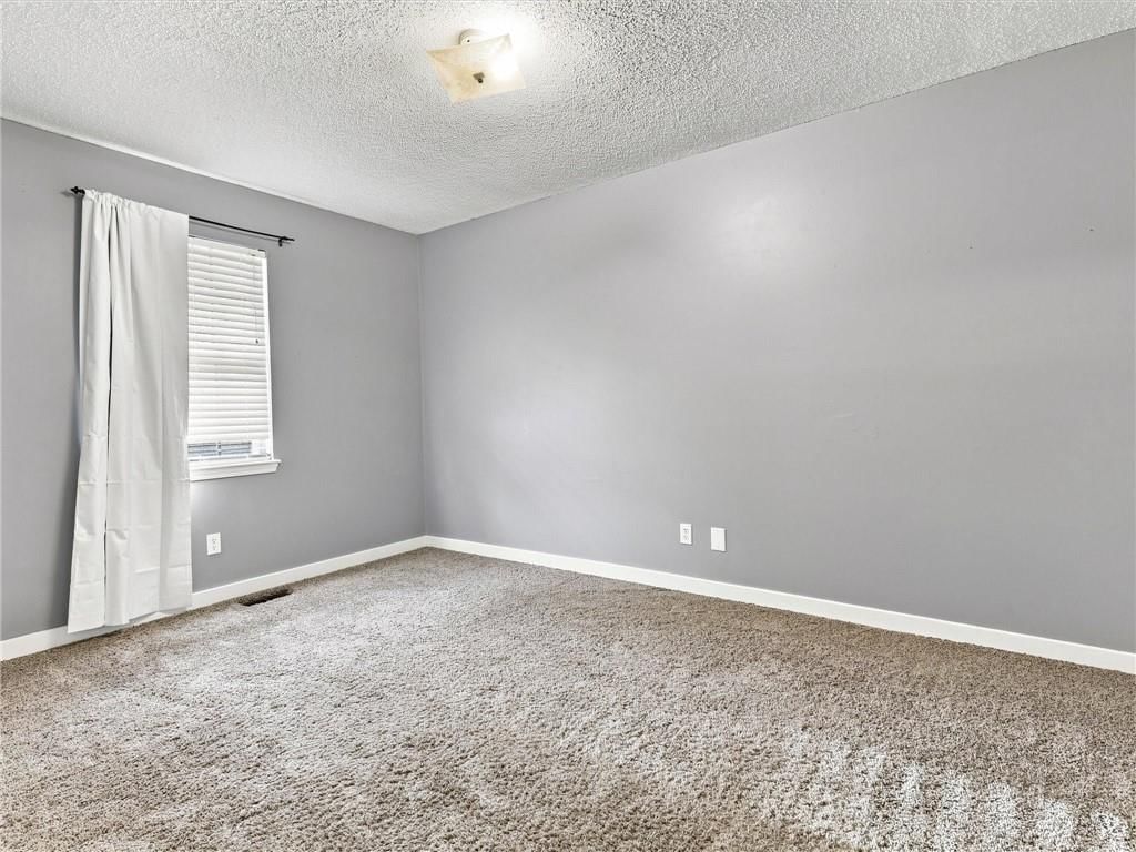 3704 N Woodland Avenue — photo 18