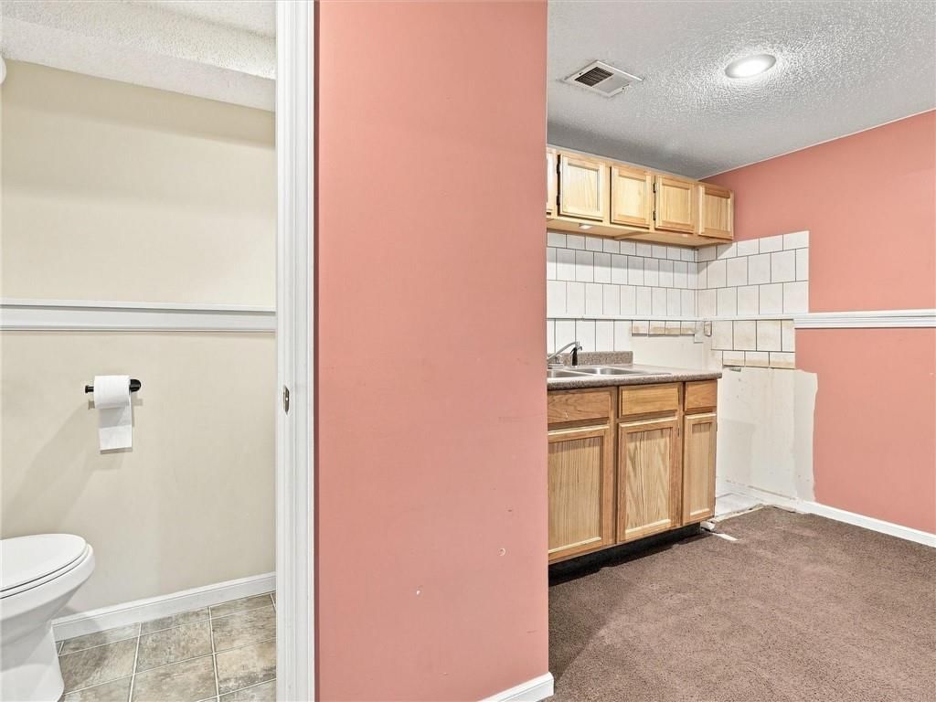3704 N Woodland Avenue — photo 23
