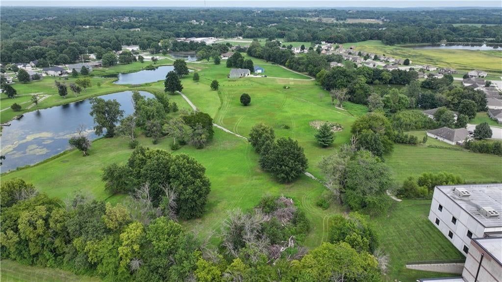 1612 Country Club Drive — photo 1