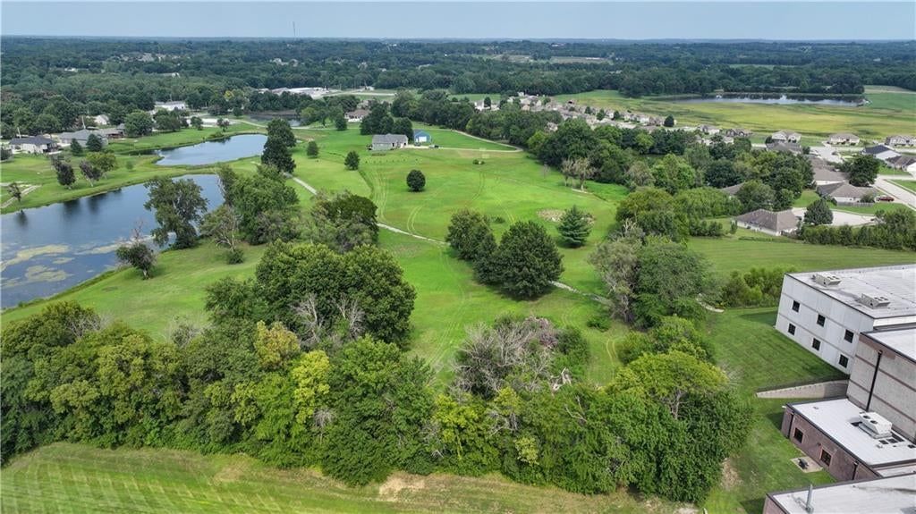 1612 Country Club Drive — photo 4