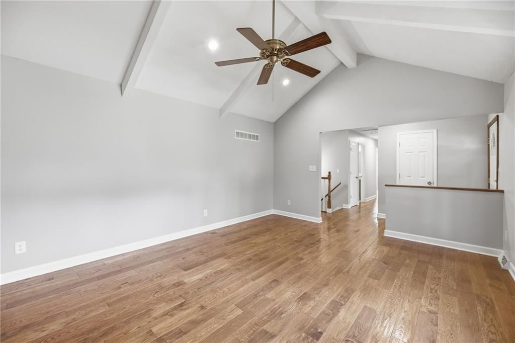 318 NE Colonial Court — photo 5