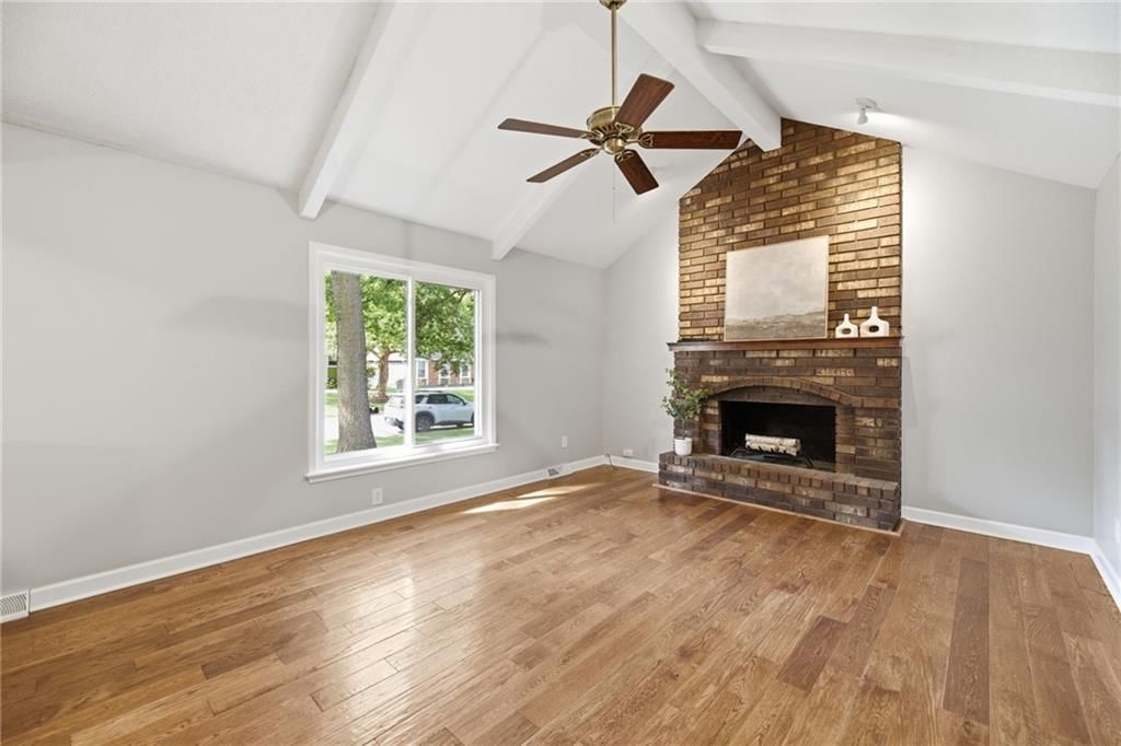 318 NE Colonial Court — photo 6
