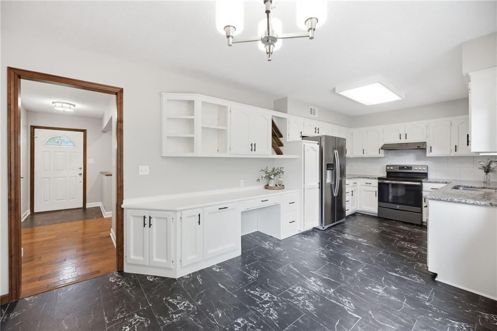 318 NE Colonial Court — photo 10