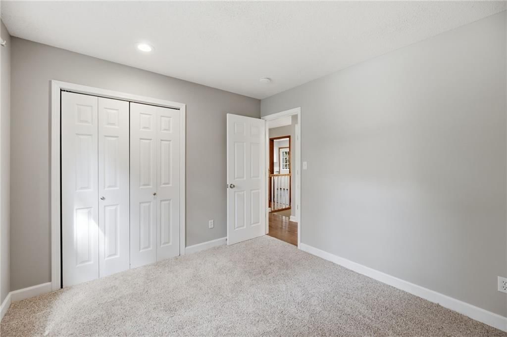 318 NE Colonial Court — photo 14