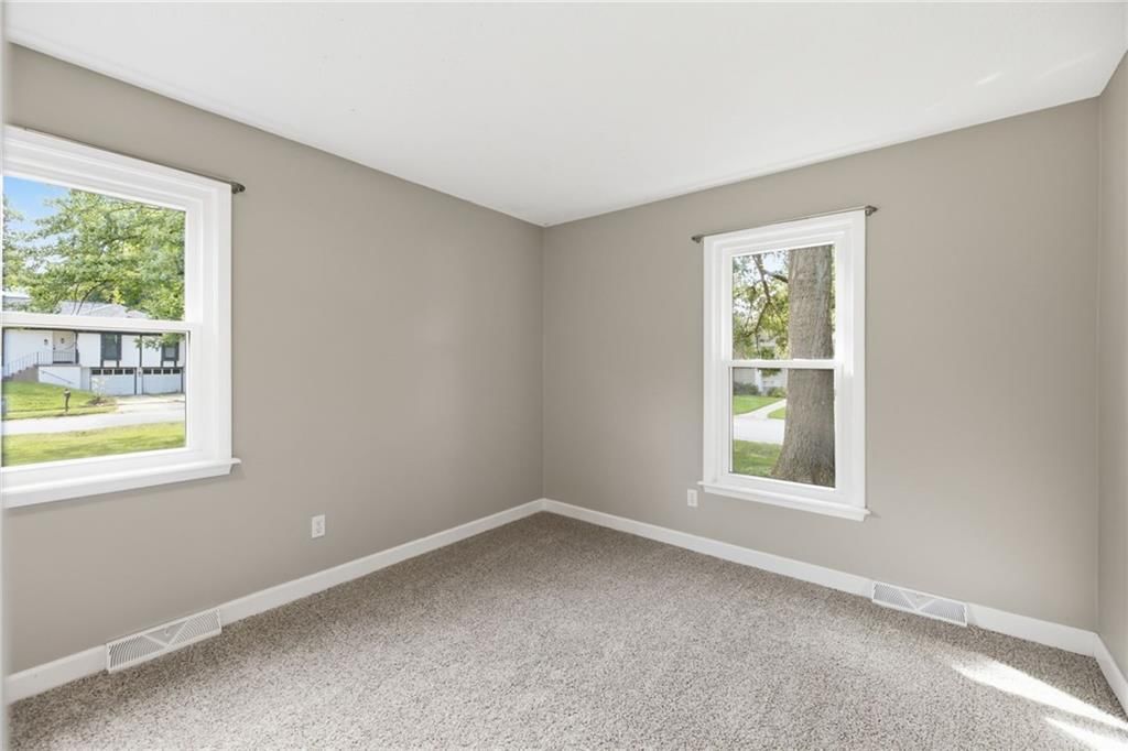 318 NE Colonial Court — photo 16