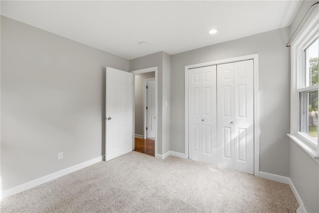 318 NE Colonial Court — photo 17