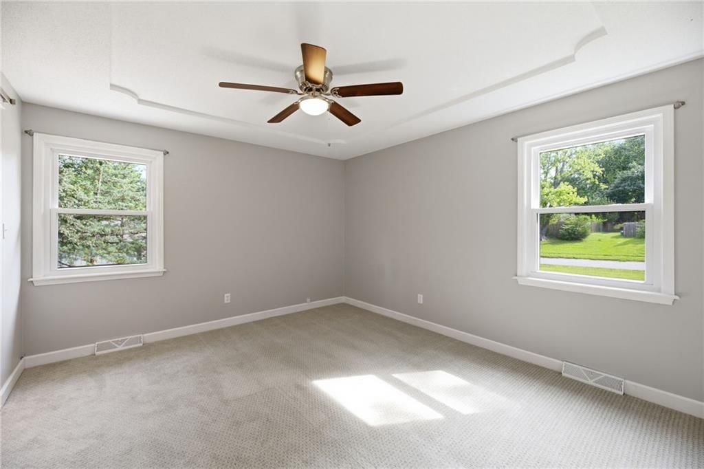 318 NE Colonial Court — photo 18