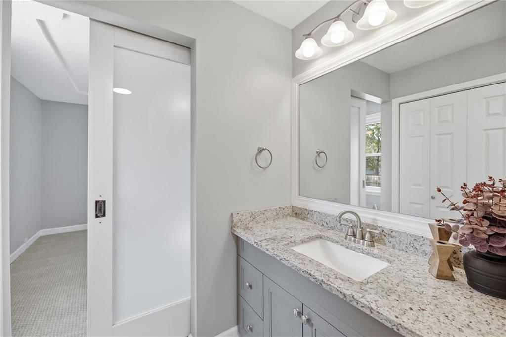 318 NE Colonial Court — photo 21