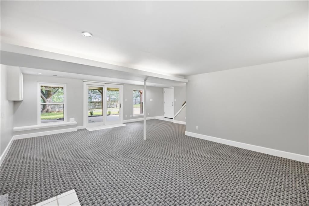 318 NE Colonial Court — photo 24