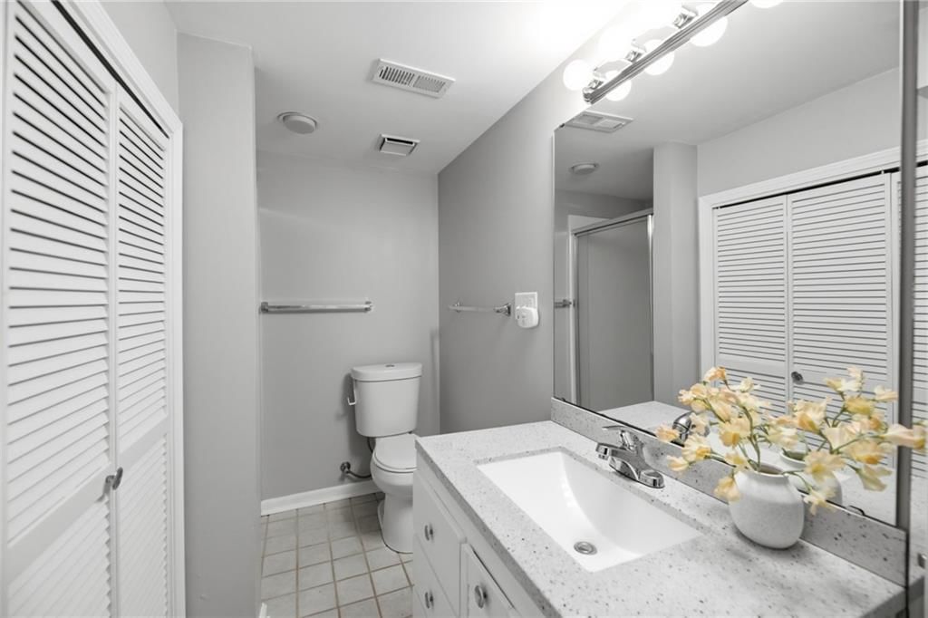 318 NE Colonial Court — photo 26