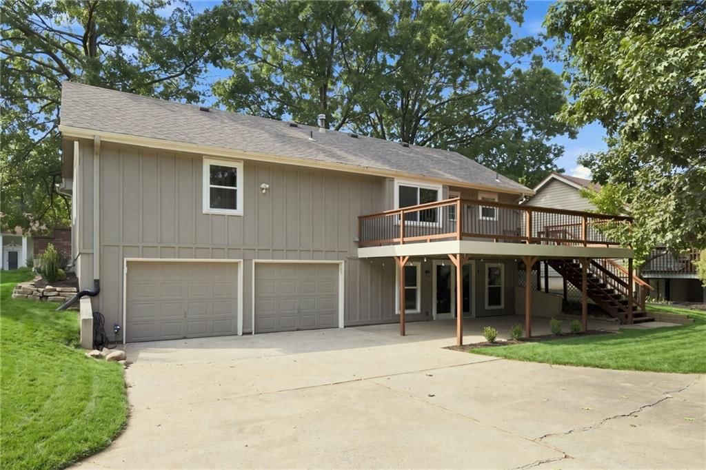 318 NE Colonial Court — photo 30