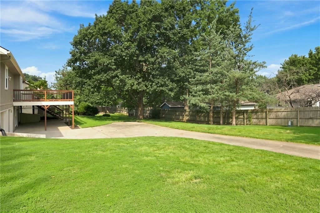 318 NE Colonial Court — photo 31