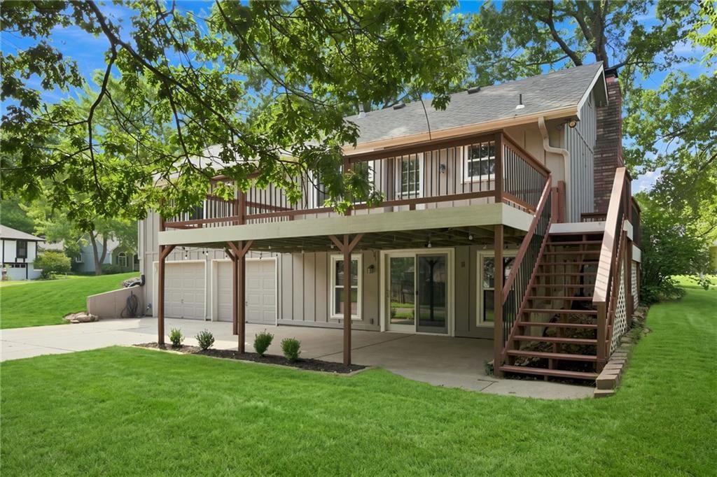 318 NE Colonial Court — photo 32