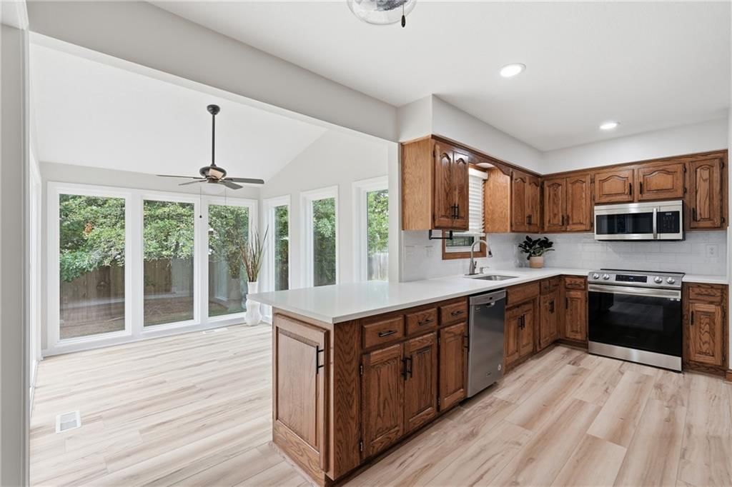 1366 Wildbriar Drive — photo 33