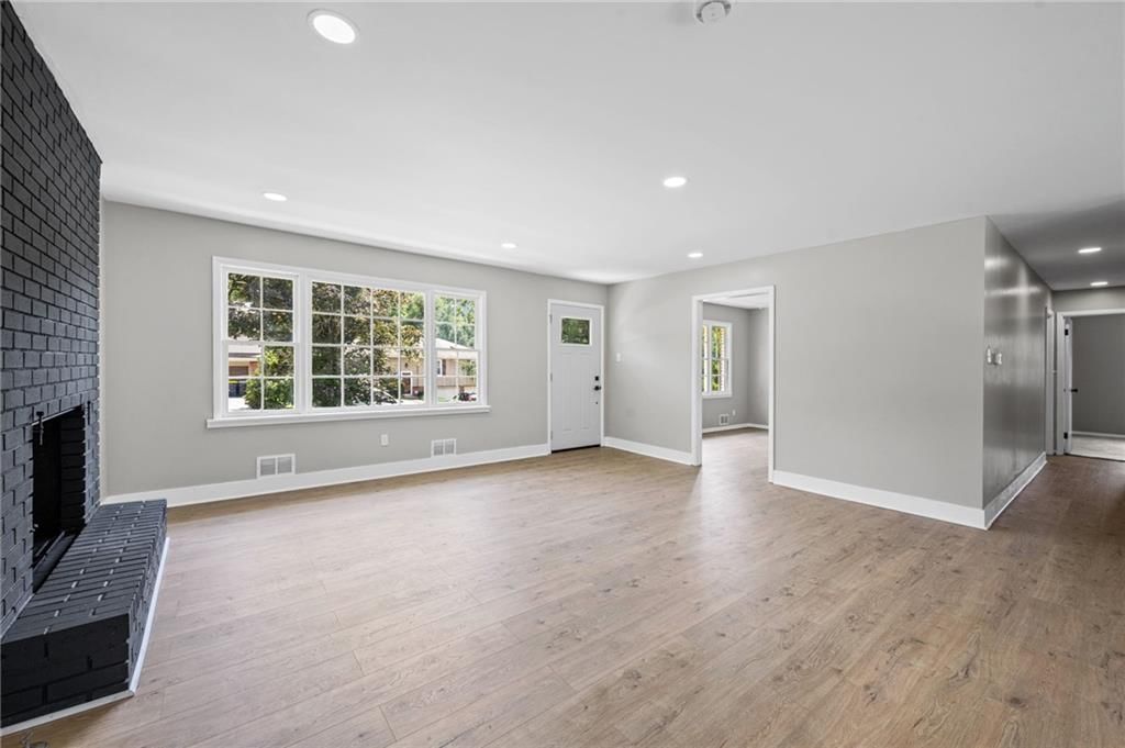 518 E 90th Terrace — photo 5