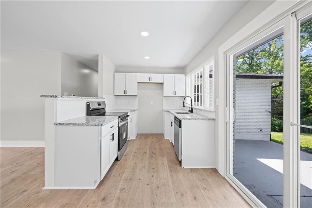 518 E 90th Terrace — photo 6