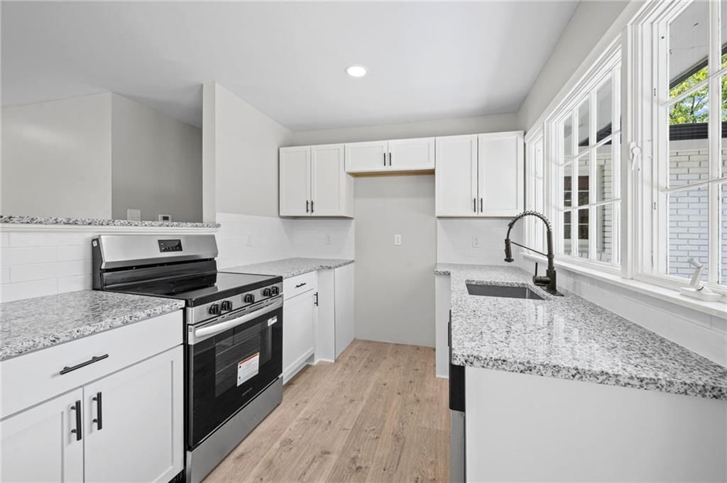 518 E 90th Terrace — photo 7