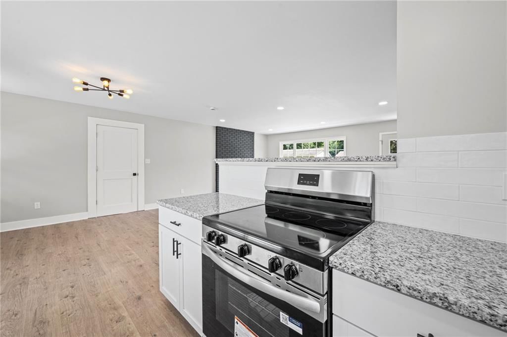 518 E 90th Terrace — photo 9