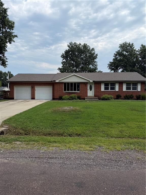 1605 S Pine Street — photo 1