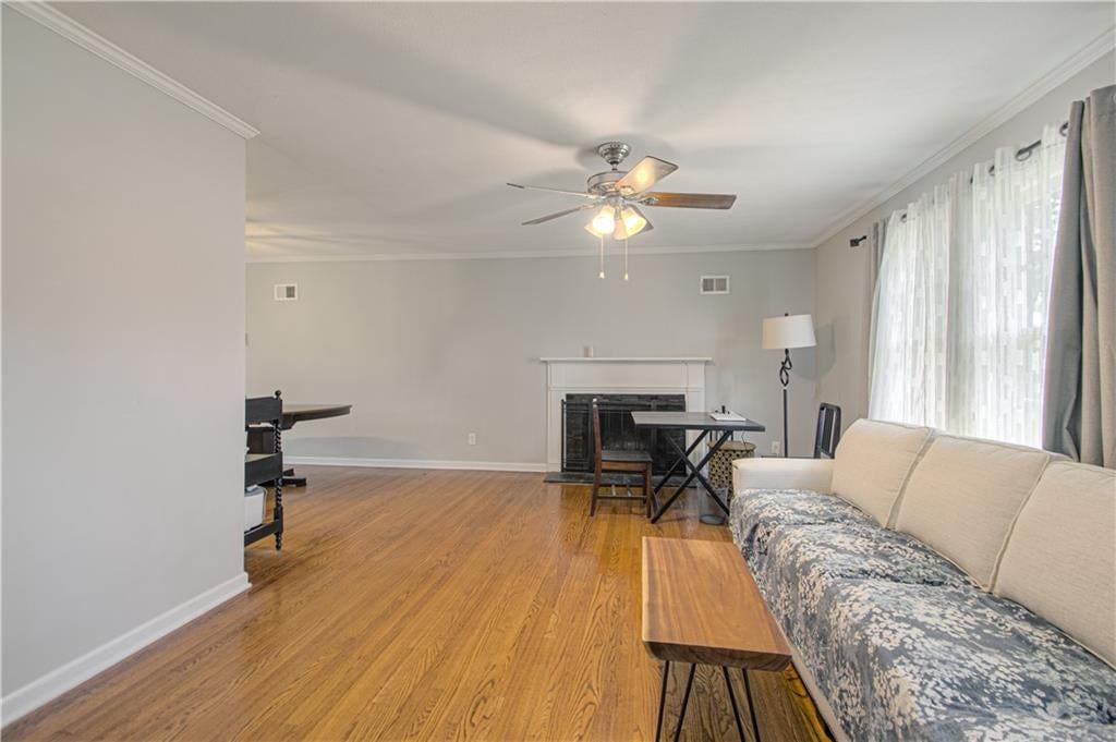 Photo 3 of 16 - 1 W 96TH Terrace, Kansas City, MO 64114