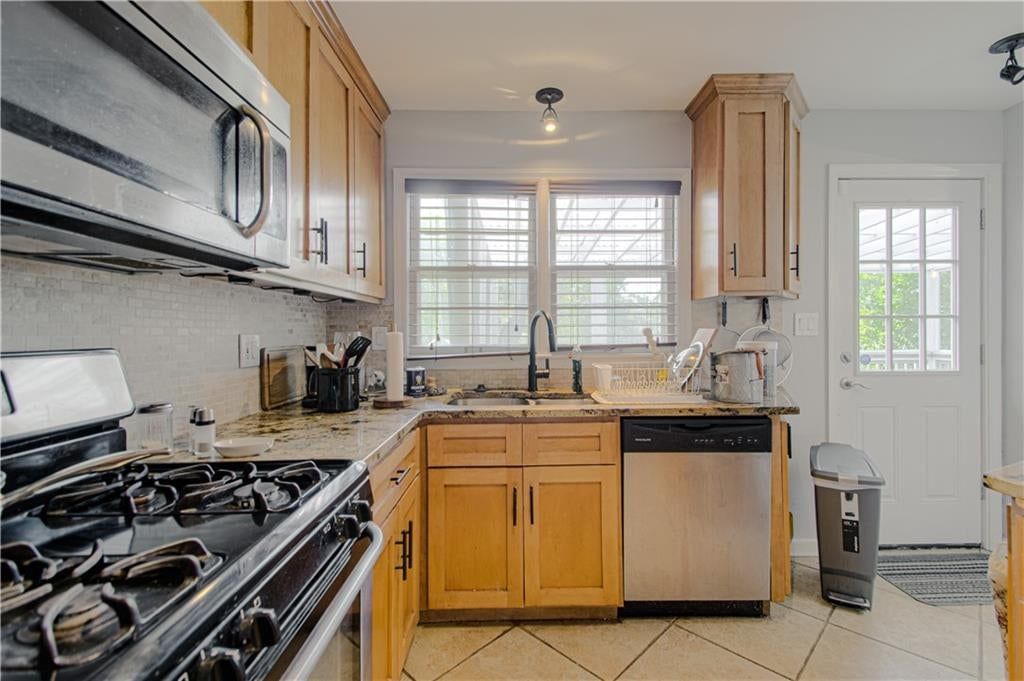 Photo 7 of 16 - 1 W 96TH Terrace, Kansas City, MO 64114