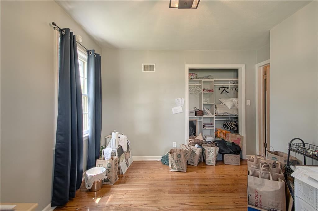 Photo 9 of 16 - 1 W 96TH Terrace, Kansas City, MO 64114