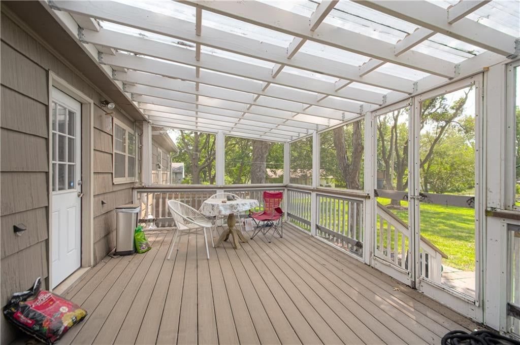 Photo 14 of 16 - 1 W 96TH Terrace, Kansas City, MO 64114