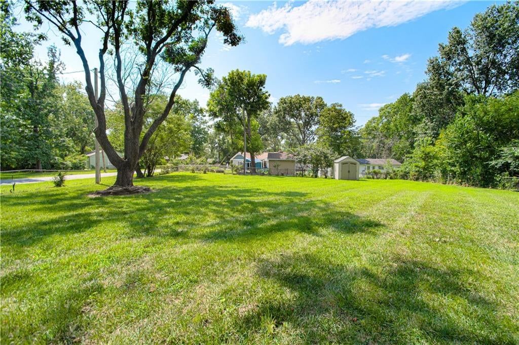 Photo 15 of 16 - 1 W 96TH Terrace, Kansas City, MO 64114