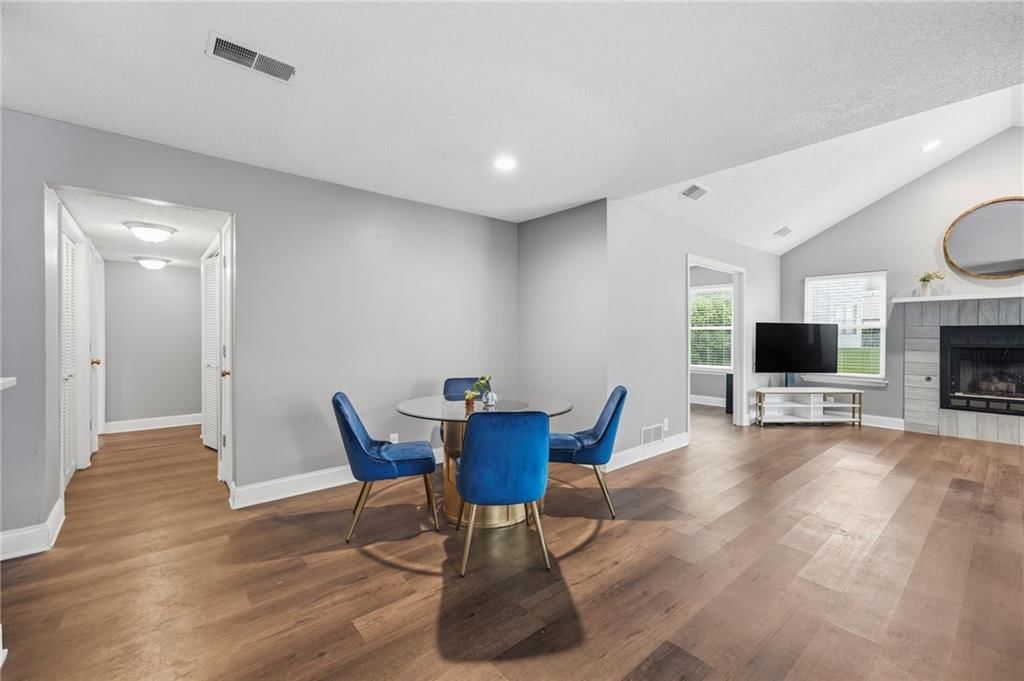 Photo 5 of 32 - 8751 W 106TH Terrace, Overland Park, KS 66212
