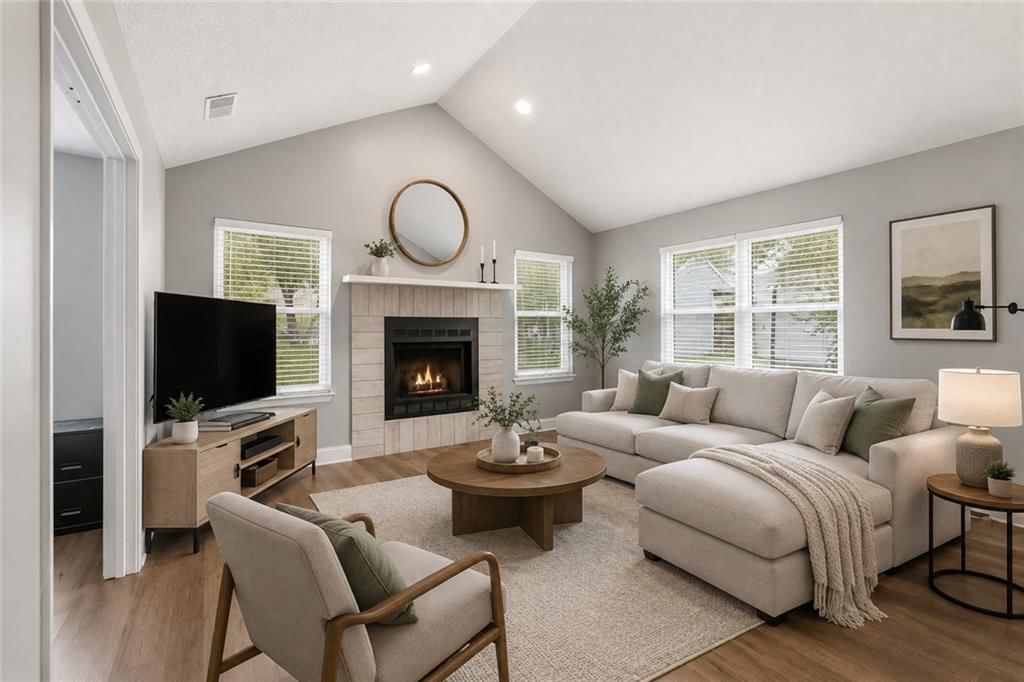 Photo 6 of 32 - 8751 W 106TH Terrace, Overland Park, KS 66212