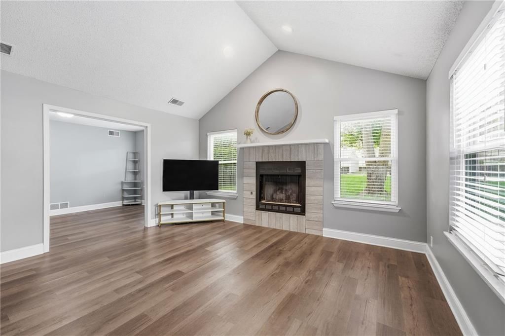 Photo 7 of 32 - 8751 W 106TH Terrace, Overland Park, KS 66212