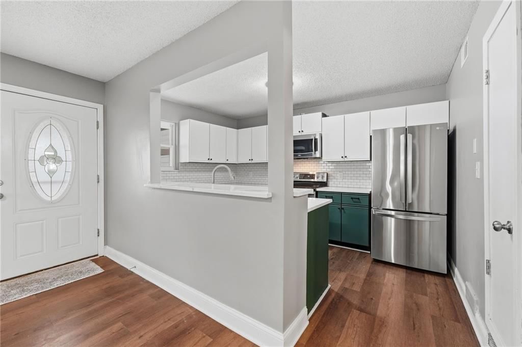 Photo 9 of 32 - 8751 W 106TH Terrace, Overland Park, KS 66212