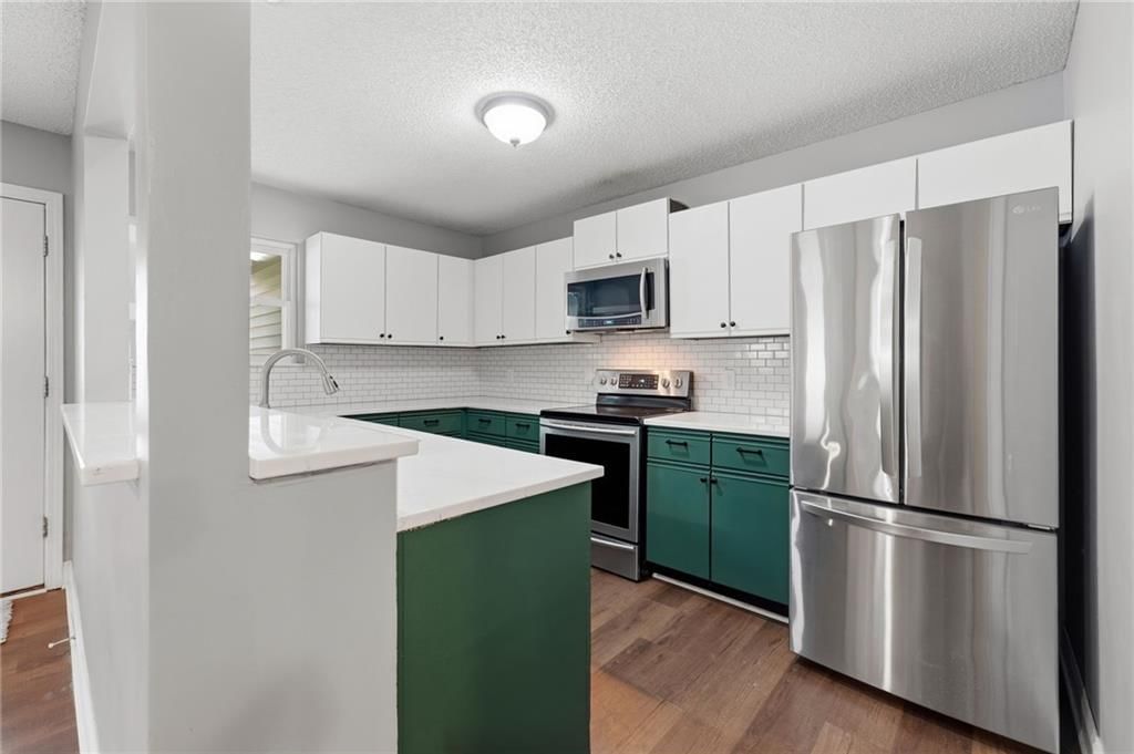 Photo 10 of 32 - 8751 W 106TH Terrace, Overland Park, KS 66212