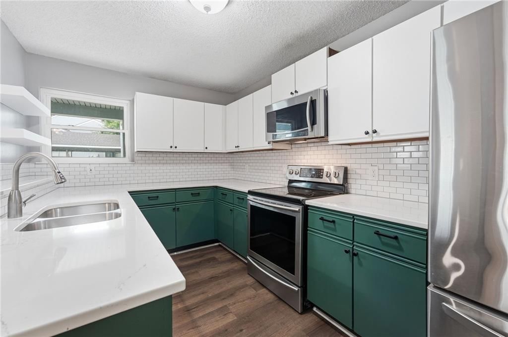Photo 13 of 32 - 8751 W 106TH Terrace, Overland Park, KS 66212