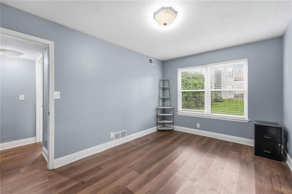 Photo 14 of 32 - 8751 W 106TH Terrace, Overland Park, KS 66212