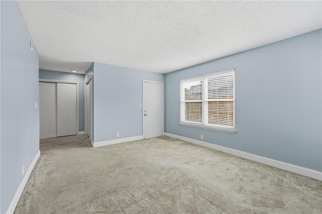 Photo 19 of 32 - 8751 W 106TH Terrace, Overland Park, KS 66212