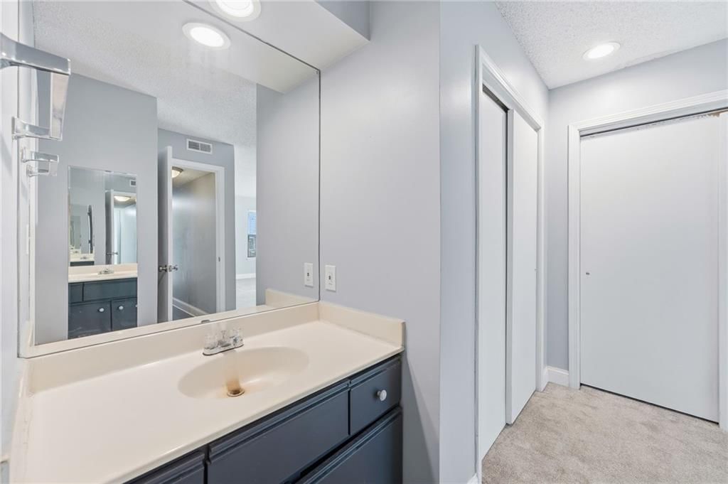 Photo 21 of 32 - 8751 W 106TH Terrace, Overland Park, KS 66212