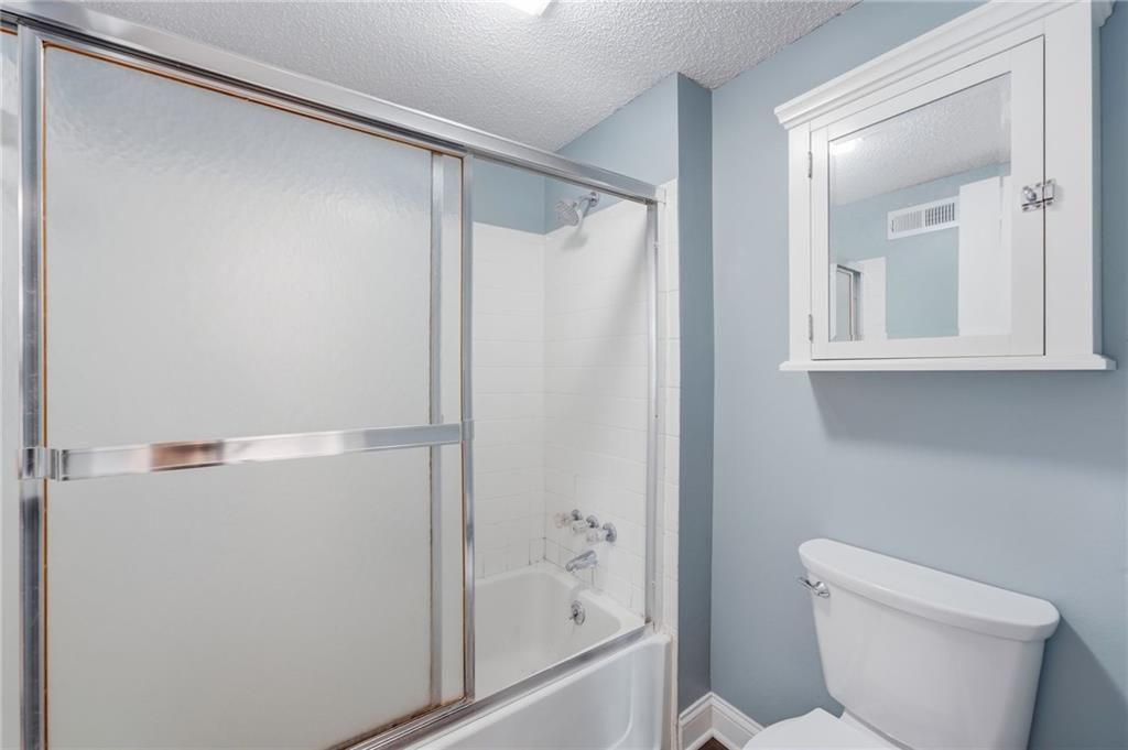 Photo 23 of 32 - 8751 W 106TH Terrace, Overland Park, KS 66212