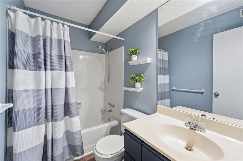Photo 26 of 32 - 8751 W 106TH Terrace, Overland Park, KS 66212