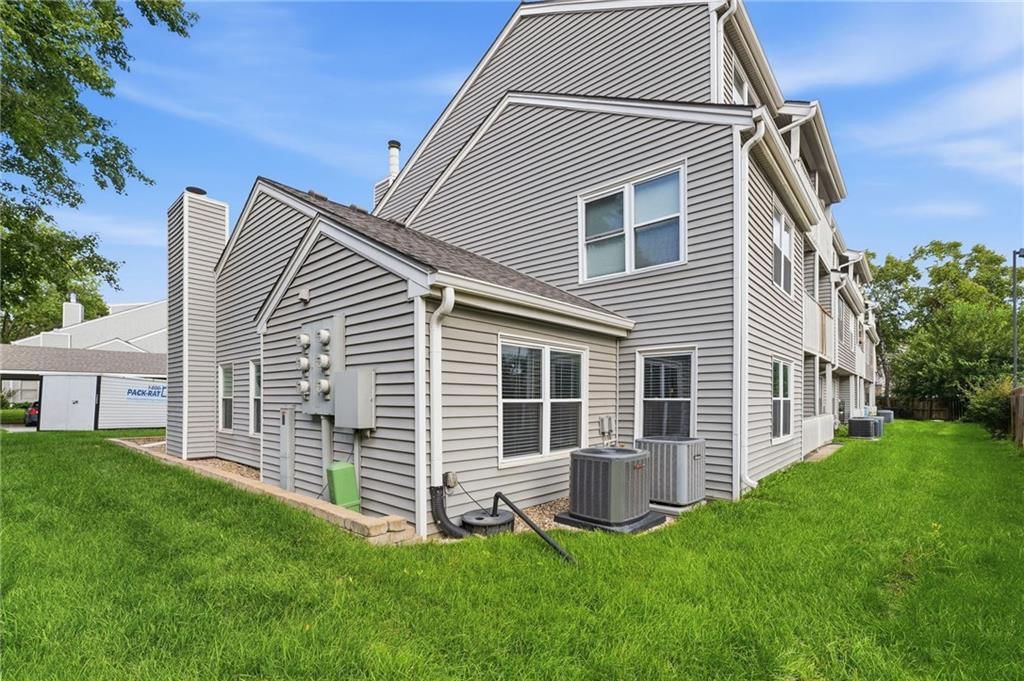 Photo 28 of 32 - 8751 W 106TH Terrace, Overland Park, KS 66212
