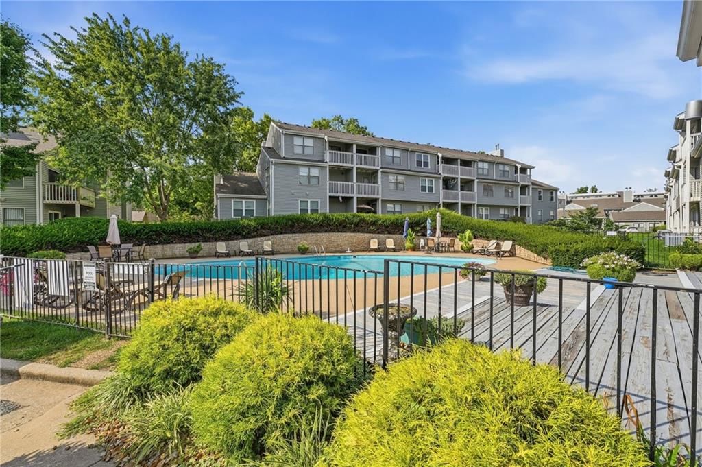 Photo 30 of 32 - 8751 W 106TH Terrace, Overland Park, KS 66212