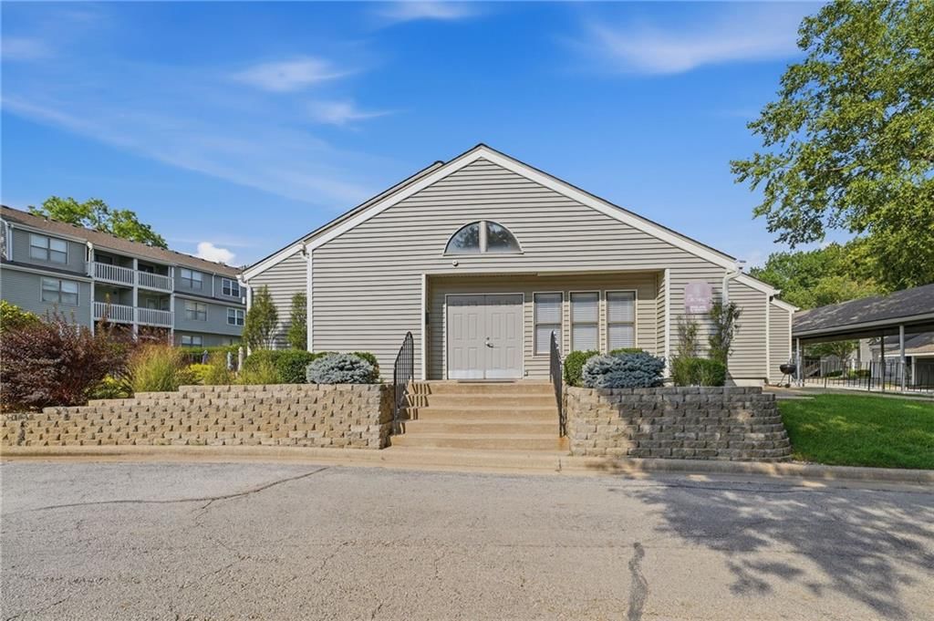 Photo 31 of 32 - 8751 W 106TH Terrace, Overland Park, KS 66212