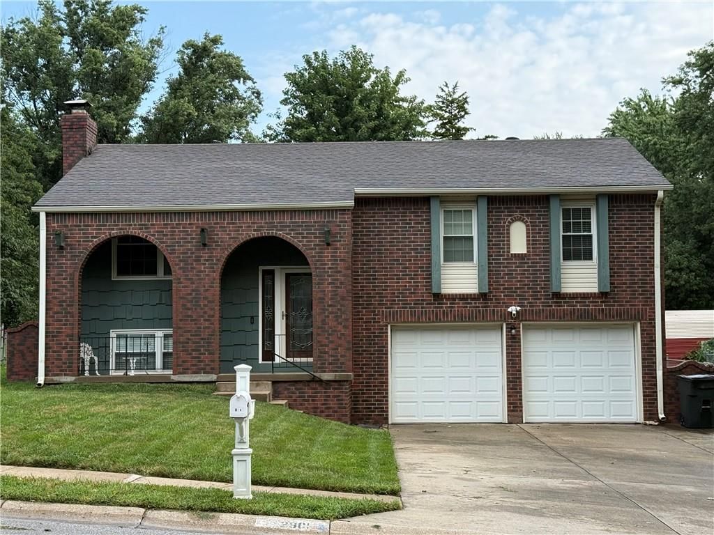 2901 NW Castle Drive — photo 1